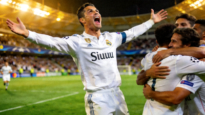 欧冠比赛中C罗标志性庆祝进球动作Siuuu