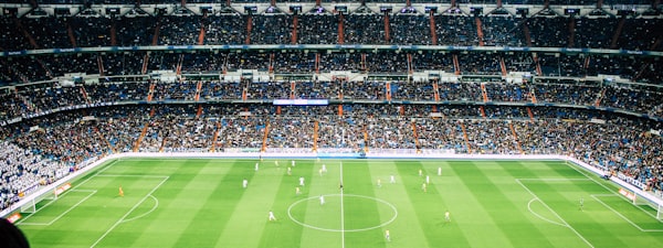 2022年世界杯决赛梅西捧起大力神杯的经典庆祝画面